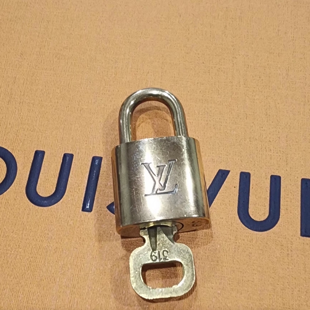 Authentic Louis Vuitton 🔐